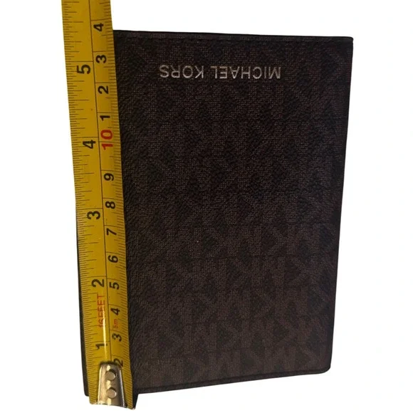 Michael Kors Brown MK Monogram Canvas Passport Holder Wallet 35H9GTVT1B EUC
EUC - Picture 7 of 10